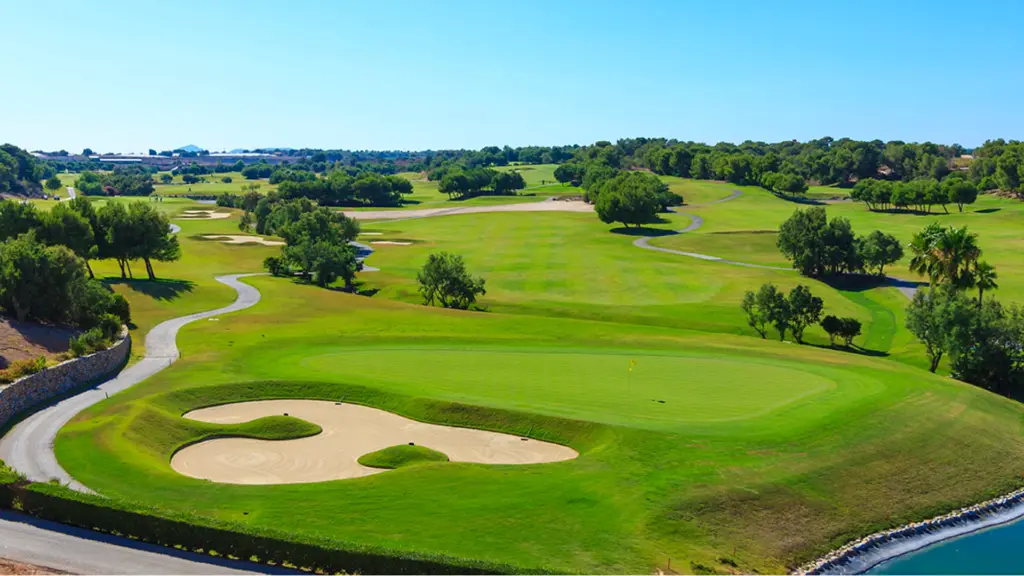 lo-romero-golf-38.webp