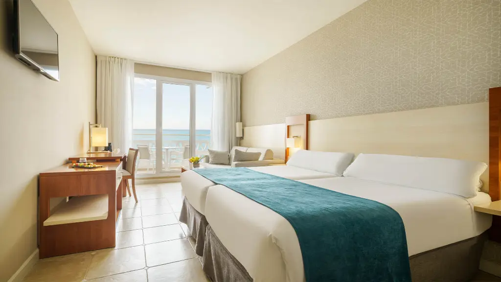 hotel-ilunion-Fuebgirola-27.webp