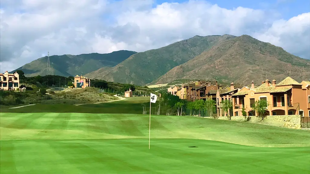 azata-golf-2.webp